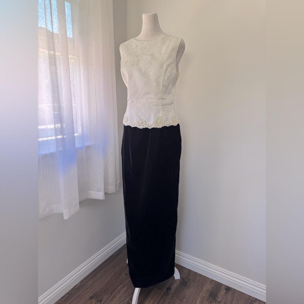 Vintage Y2K Scott McClintock Ivory & Black Beaded Sleeveless Formal Gown